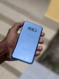 A picture of Samsung galaxy s10e