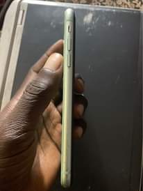 A picture of Iphone 11 64gb