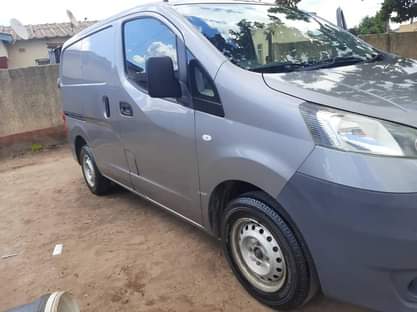 nissan nv200