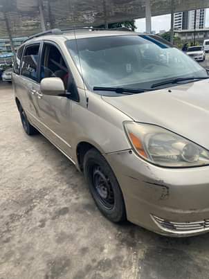 A picture of Toyota Sienna 2005...Pure Firstbody... Top Condition 