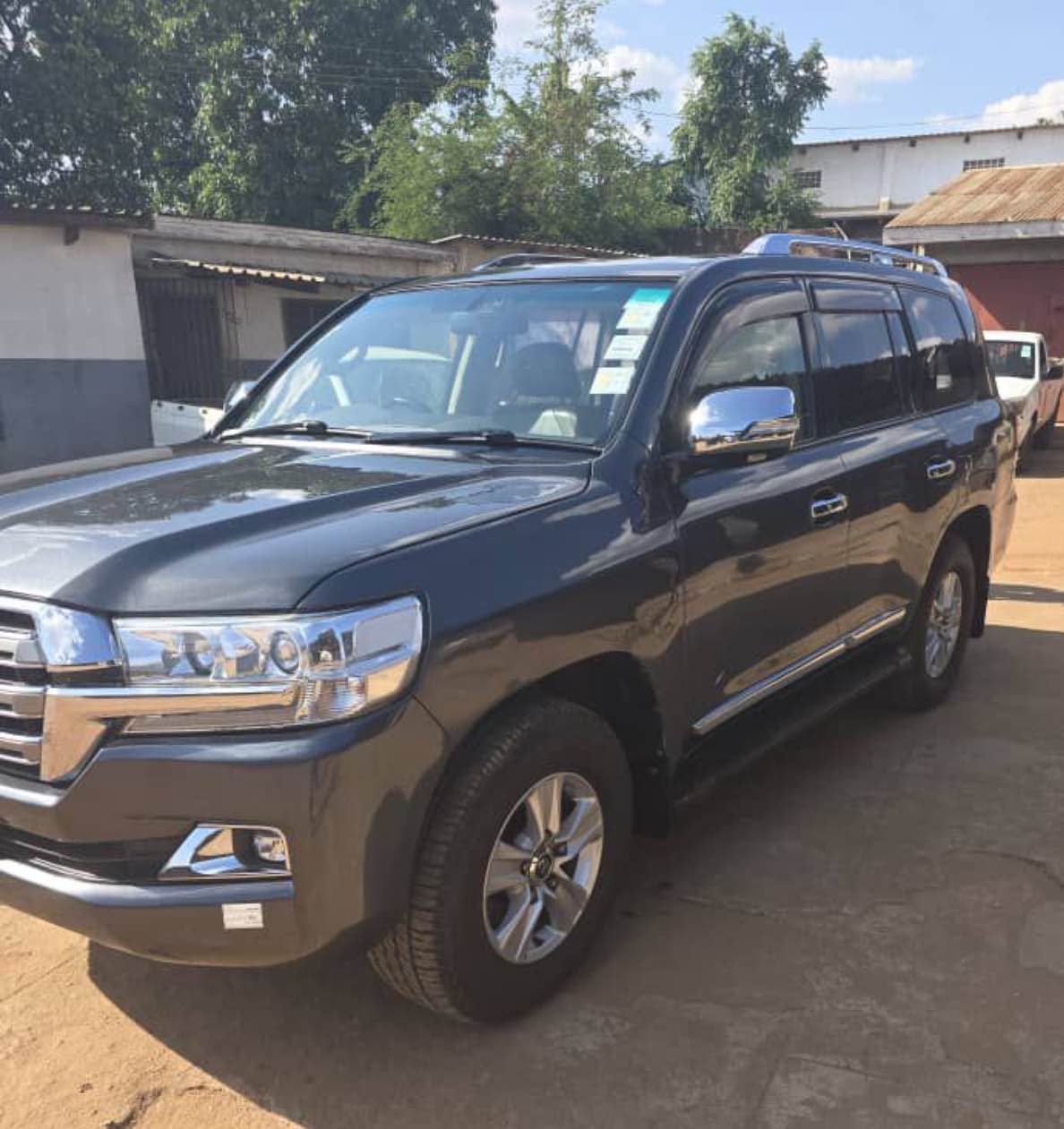 A picture of LAND CRUISER V8 200 SERIES DIESEL FOR SALE