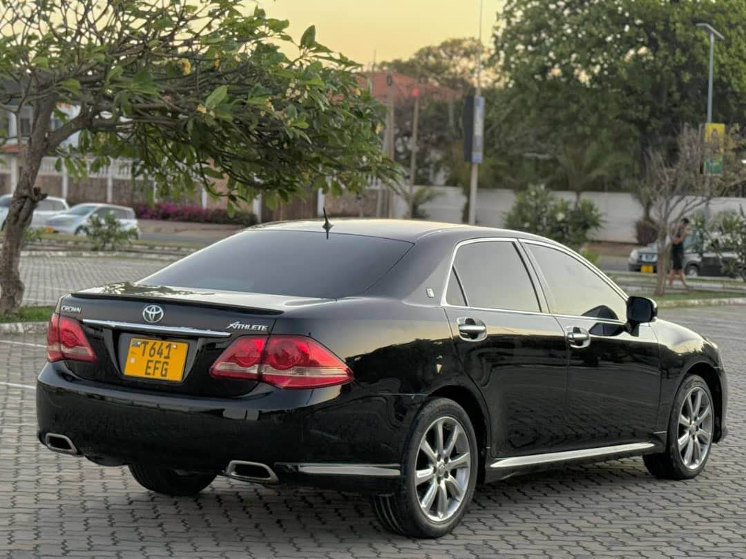 A picture of Toyota crown