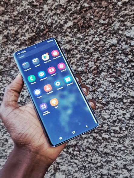 A picture of Samsung S20 plus 5G