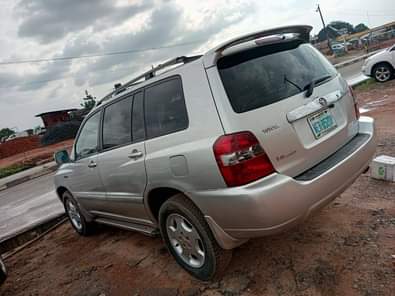 A picture of Highest grade Toyota Highlander 05 06 model Everything is intact