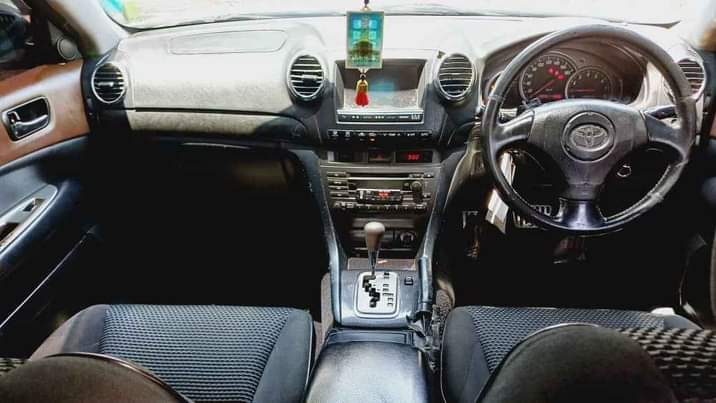 A picture of Toyota verossa 5 5mln mwanzs