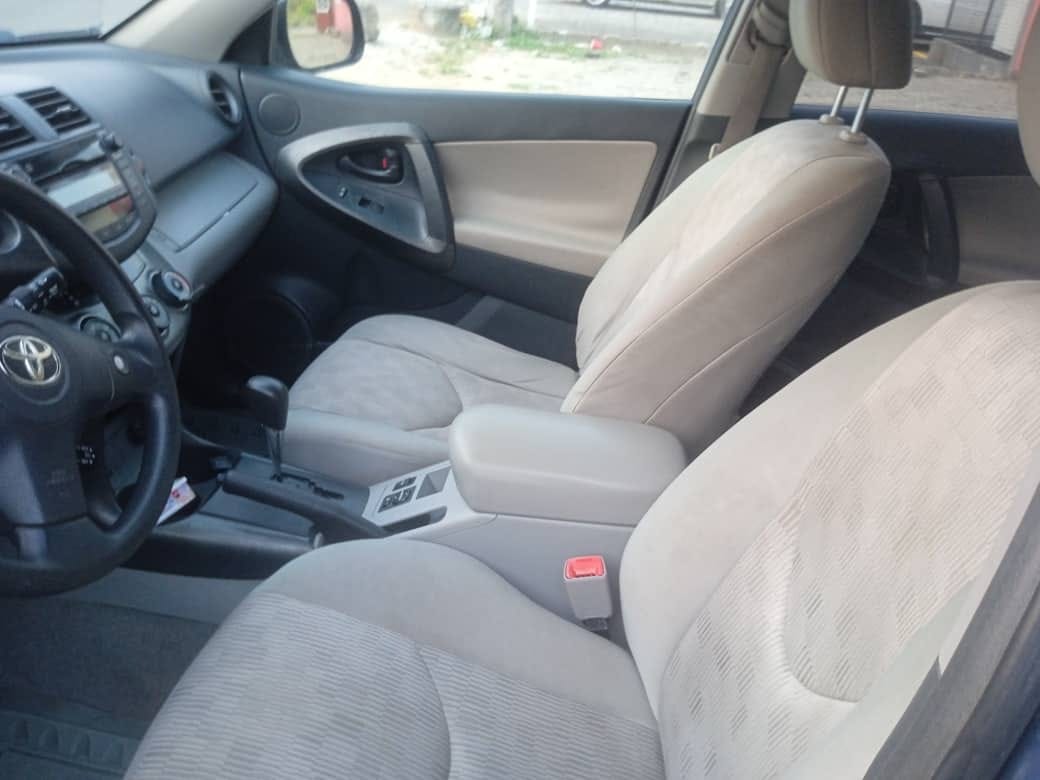 A picture of TOYOTA RAV4