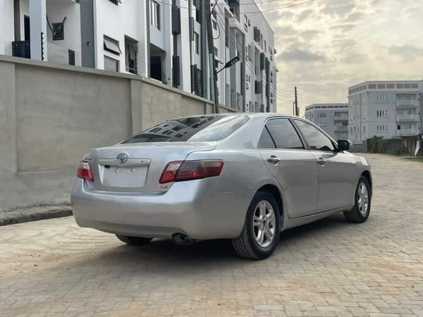 A picture of Toyota Camry 2008 model With an ANDROID SCREEN Neatly baked