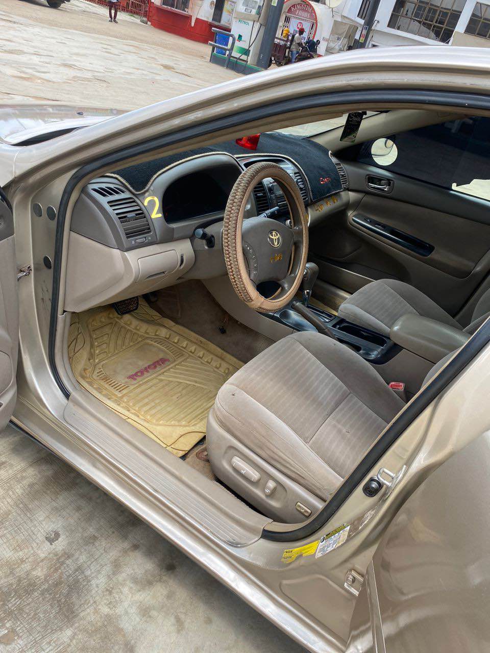 A picture of TOYOTA CAMRY