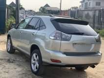 A picture of Super Clean 05 Lexus RX 330