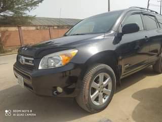 A picture of Toyota rav 4 2009 model 4 months used car