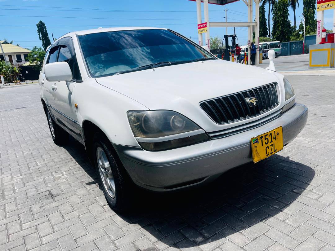 A picture of TOYOTA HARRIER 0655340743