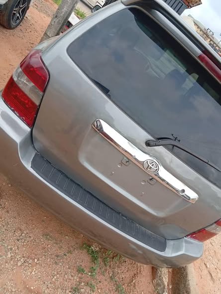 A picture of 2004 Toyota highlander