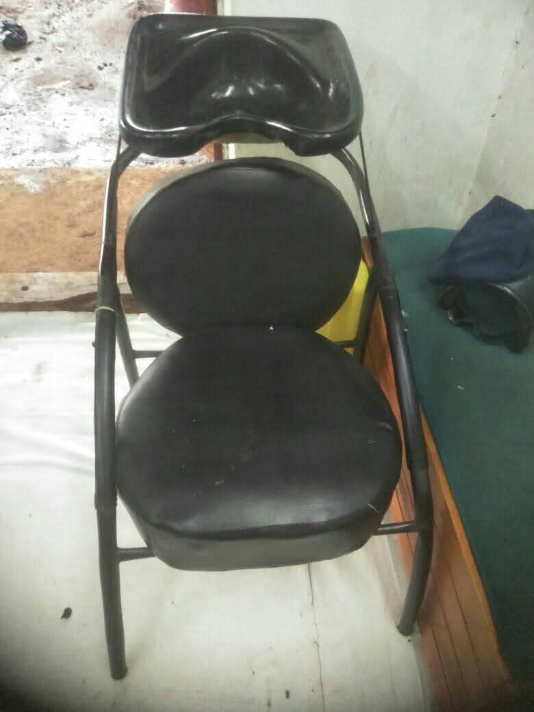 A picture of Ladies salon equipments and one machine