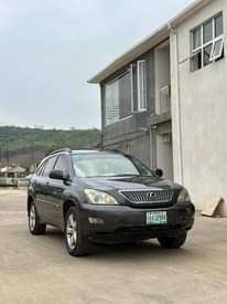 A picture of Nigeria used 2006 Rx330 with complete papers going for 6