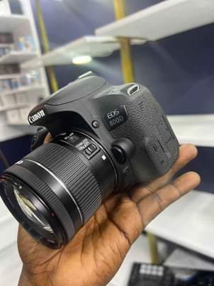 A picture of Canon EOS 800D
