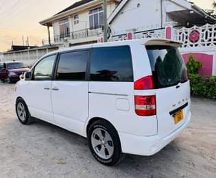 A picture of TOYOTA NOAH NEW SHAPE