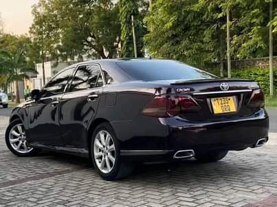 A picture of TOYOTA CROWN ATHLETE