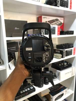 A picture of Godox SL60W