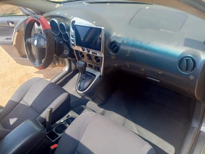 A picture of Sharp Pontiac vibe 05