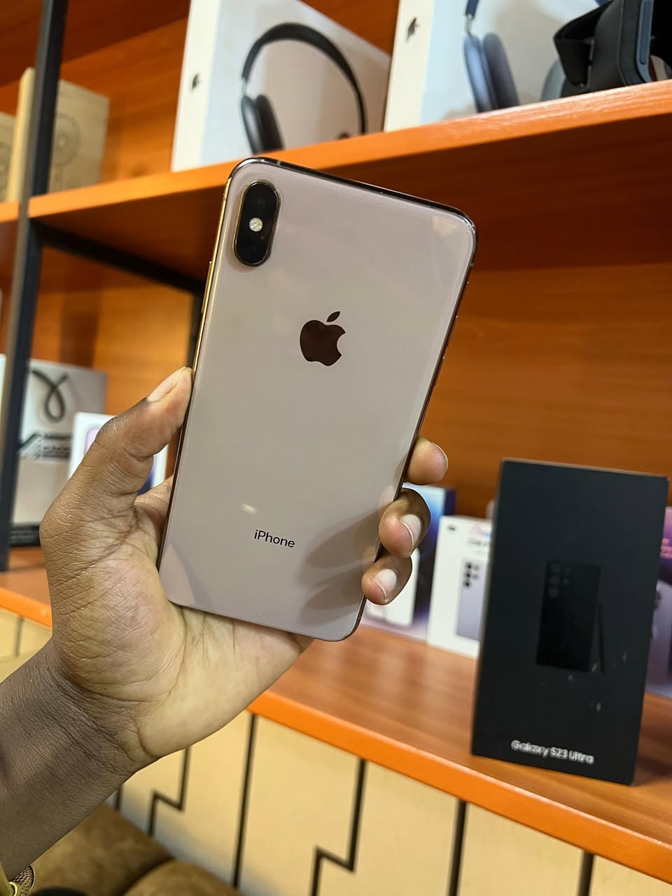 A picture of IPhone xs max storage