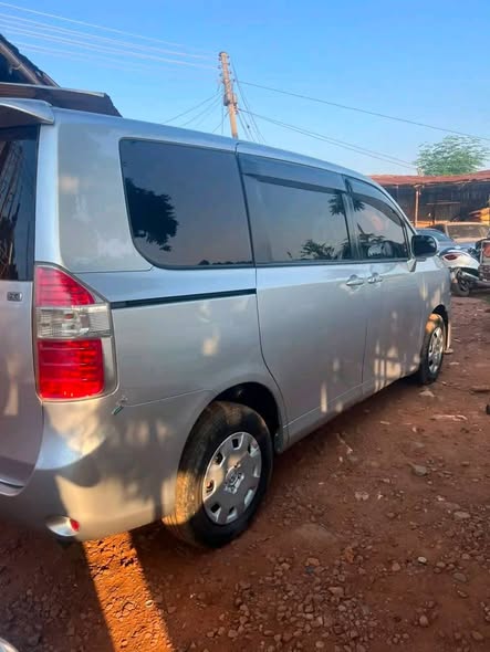 A picture of Toyota Noah 30m money needed