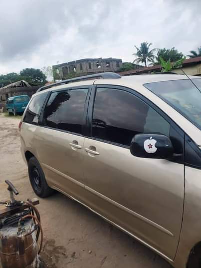 A picture of 2006 Toyota Sienna 2 8m
