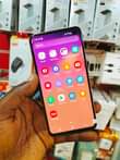 A picture of Samsung s10e