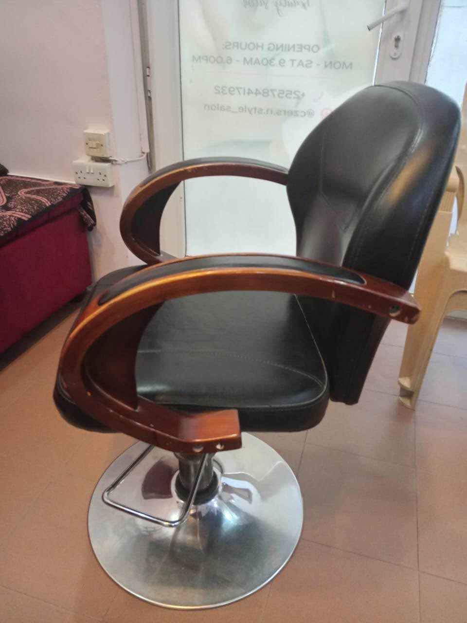 A picture of Salon chair