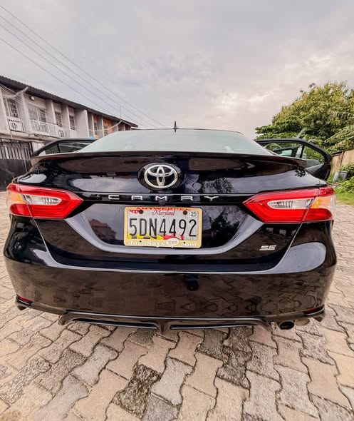 A picture of TOYOTA CAMRY SE 2019
