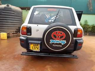 A picture of 1998 Toyota Rav 4