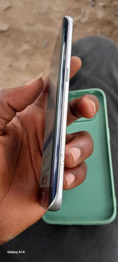 A picture of Samsung s6 pig 0622535756 