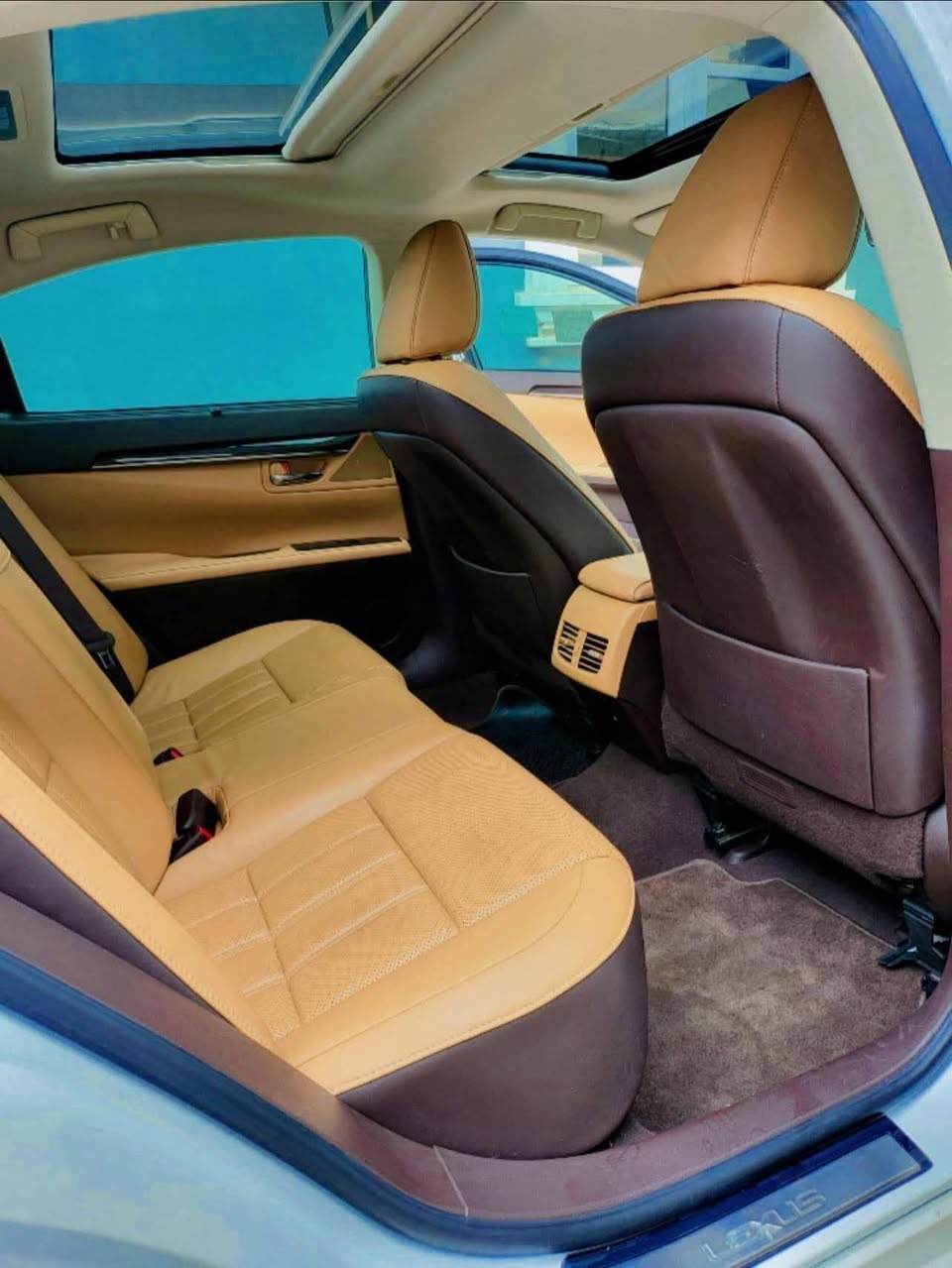 A picture of 2016 Lexus es 350