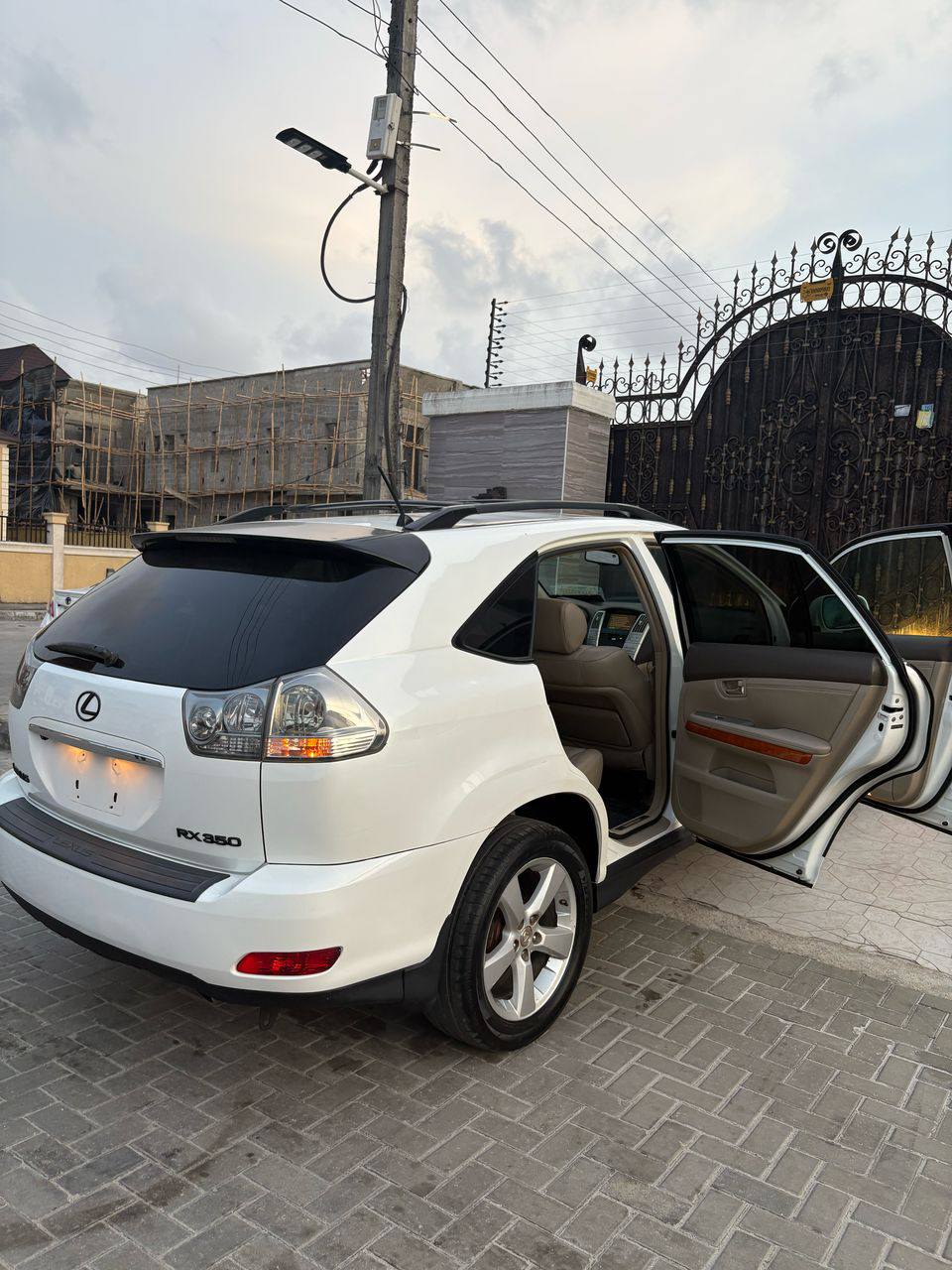 A picture of USED RX350 2008 Colour white Total Accident free its Full