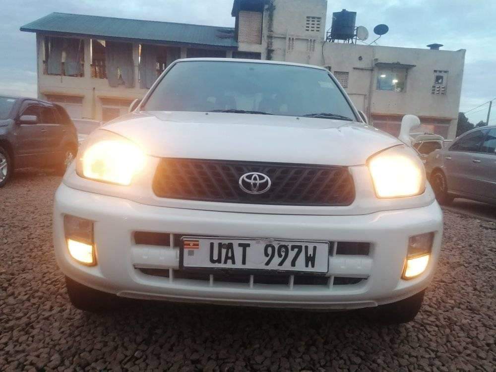 A picture of 2004 Toyota rav4