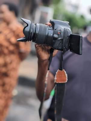 A picture of Canon 600d with 18 55 mm lens