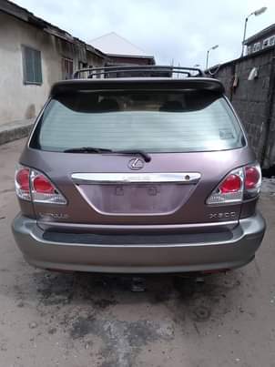 A picture of Lexus Rx 300