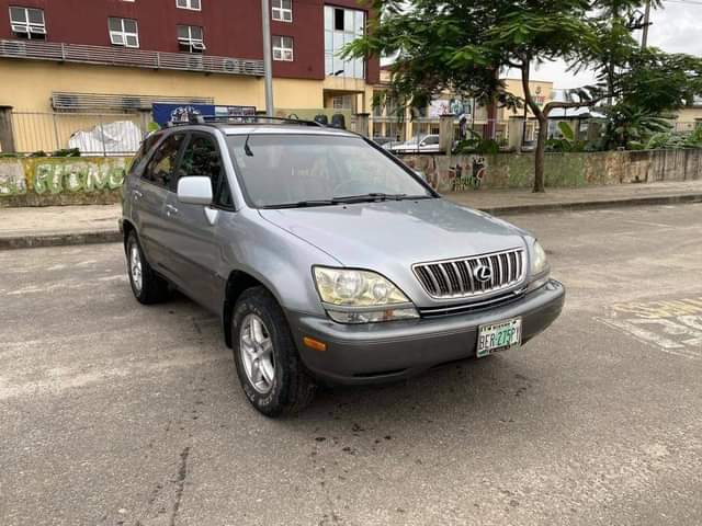 A picture of 2003 LEXUS RX300