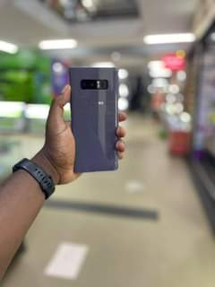 A picture of Samsung note 8 380 000ugx
