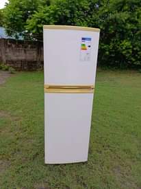 A picture of Boss fridge double door inagandisha na kupoza vzr Haina tatizo