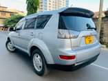 A picture of MITSUBISHI OUTLANDER