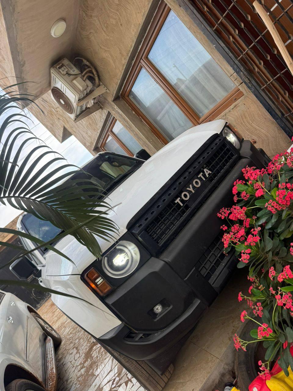 A picture of 6 UNITS OF BRAND NEW TOYOTA LAND CRUISER PRADO V6