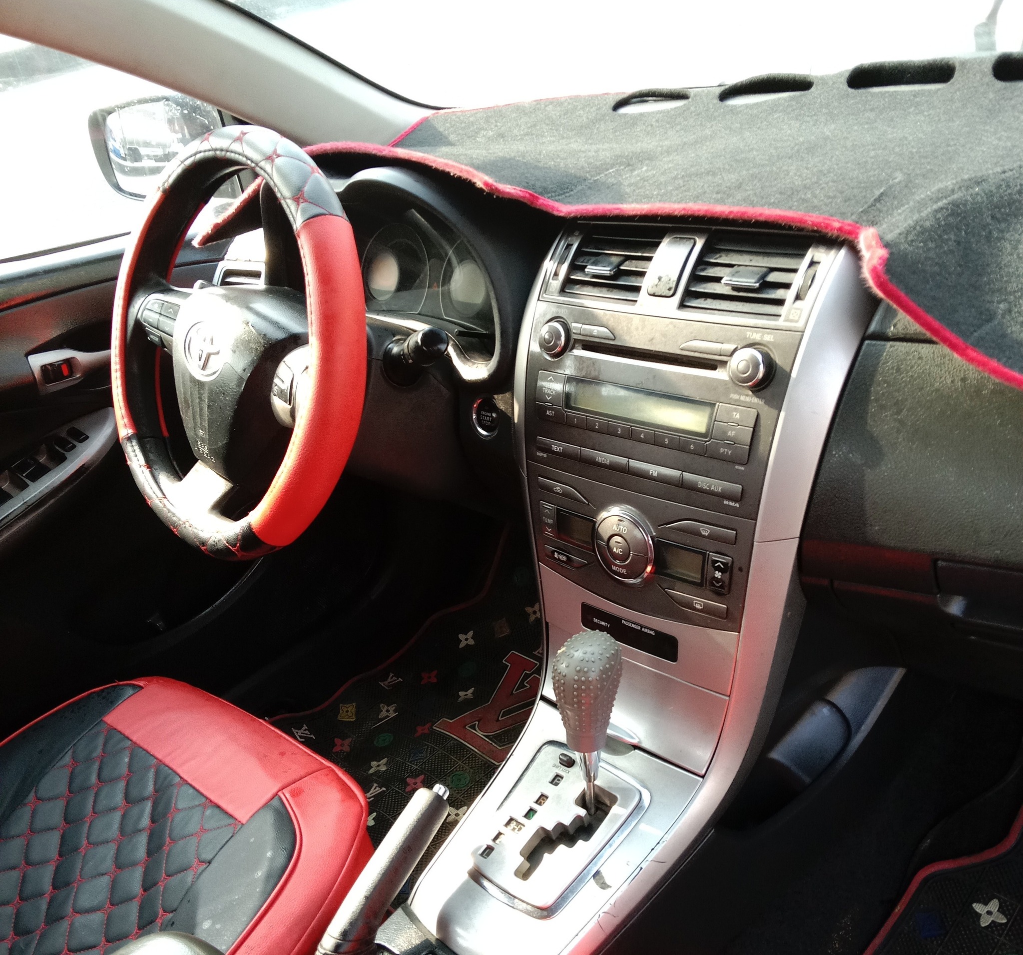 A picture of Toyota Corolla 2012 with Keyless ignition