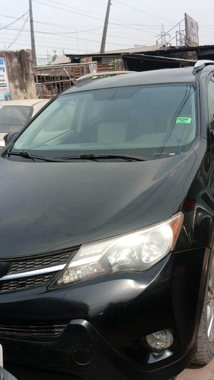 A picture of Super clean 2014 Toyota RAV4