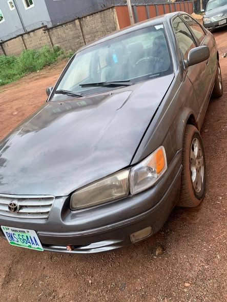 A picture of Toyota Camry 2 2