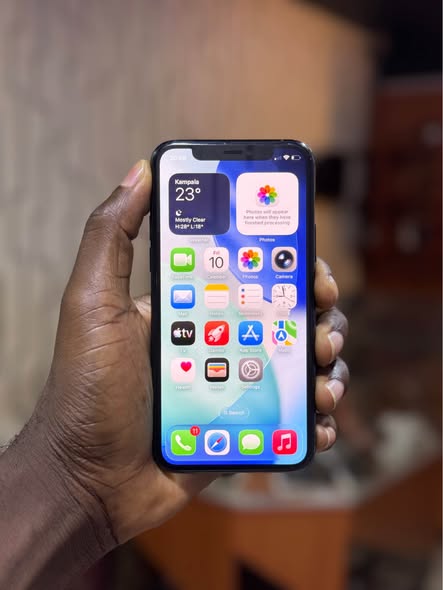 A picture of iPhone 11 Pro 512GB at 650 000ugx
