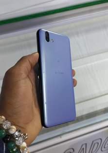 A picture of Arrows U 32GB Rom 3GB Ram