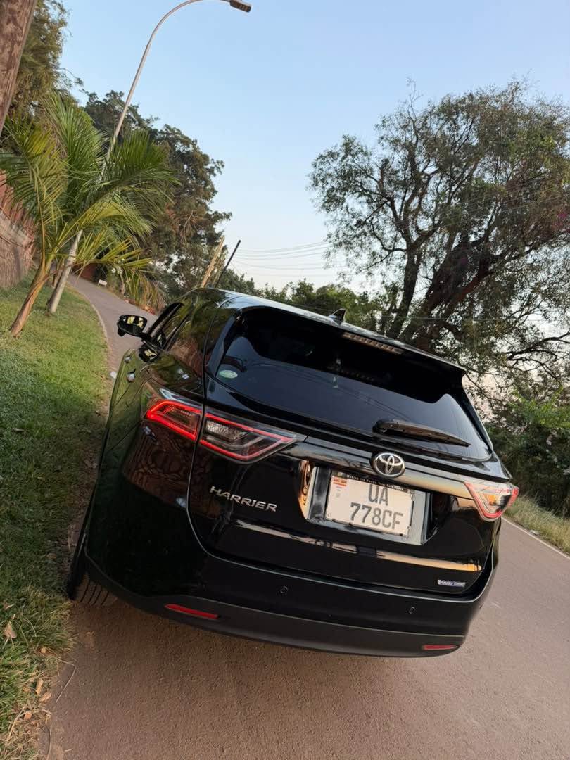 A picture of Toyota harrier hybrid