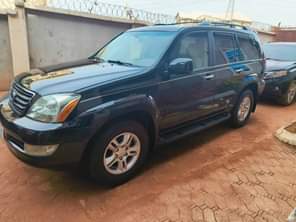 A picture of Lexus GX470 everything is intact nothing to fix buy and
