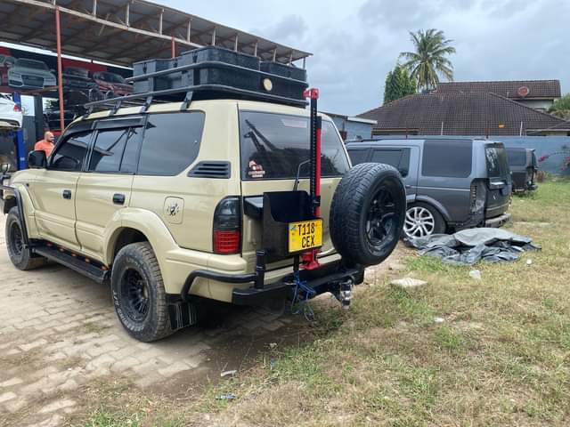 A picture of Landcruiser prado tx