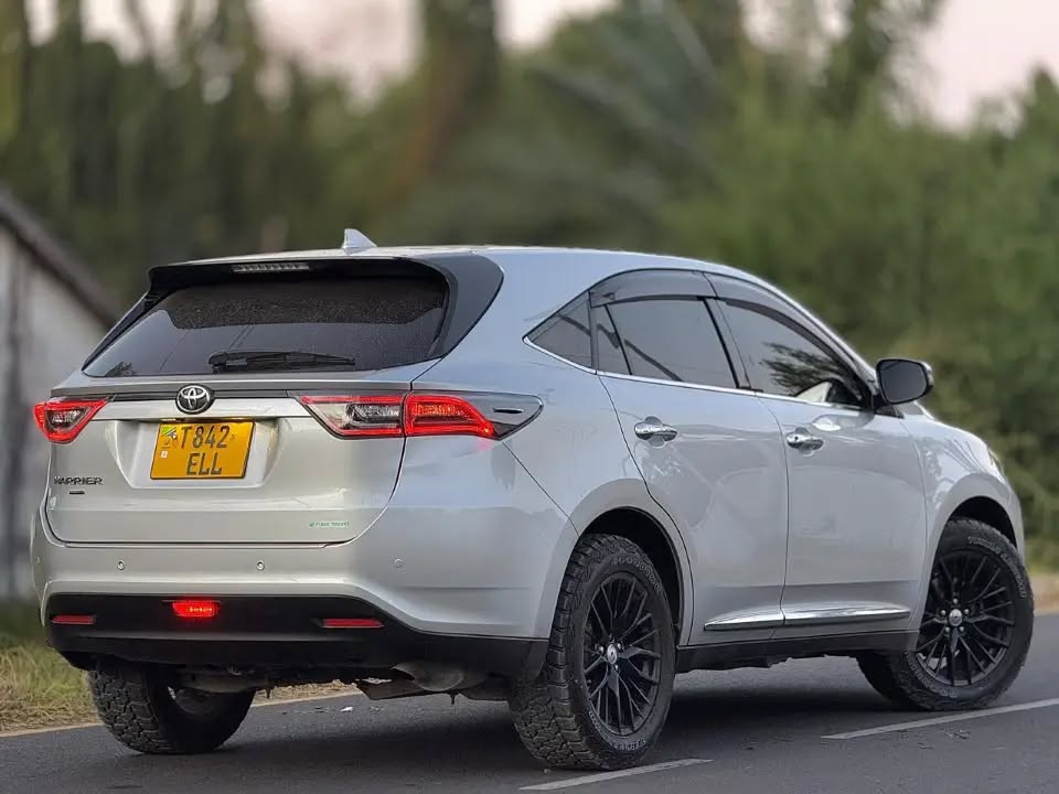 A picture of TOYOTA HARRIER ANACONDA